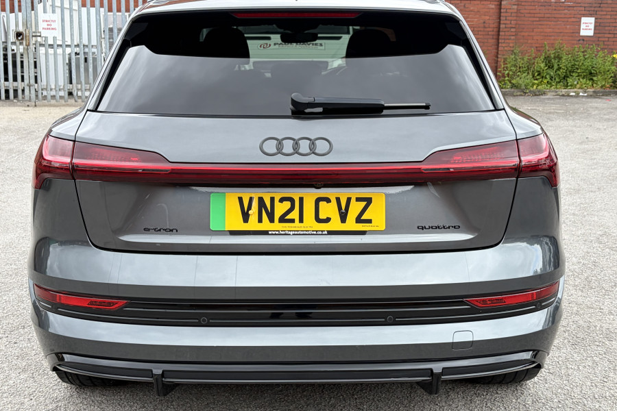 Audi E-tron 
