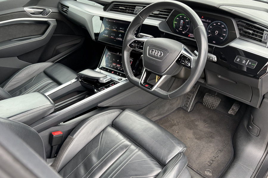 Audi E-tron 