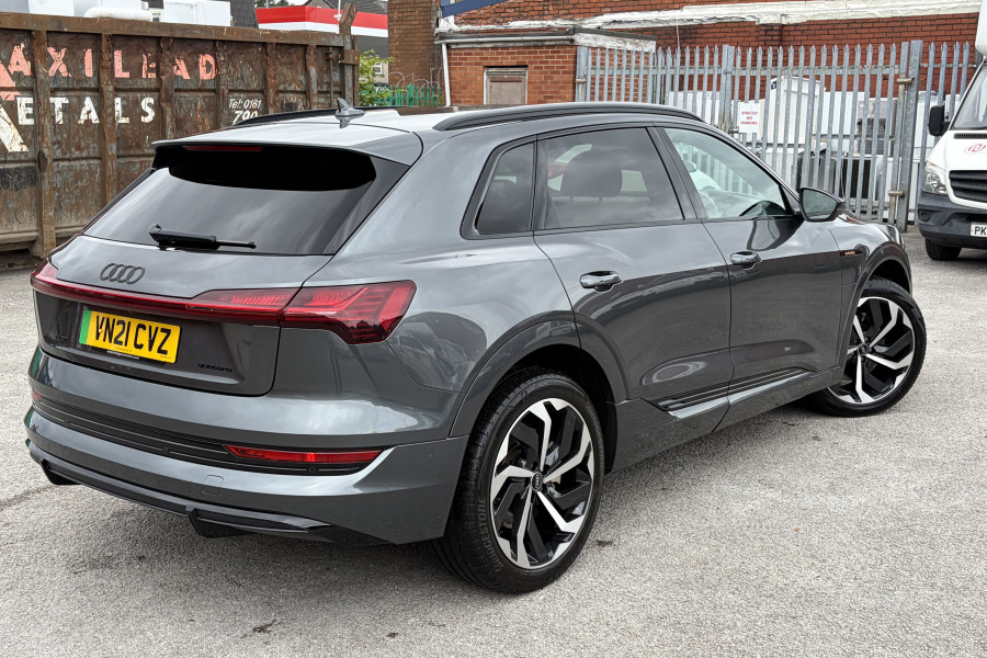 Audi E-tron 