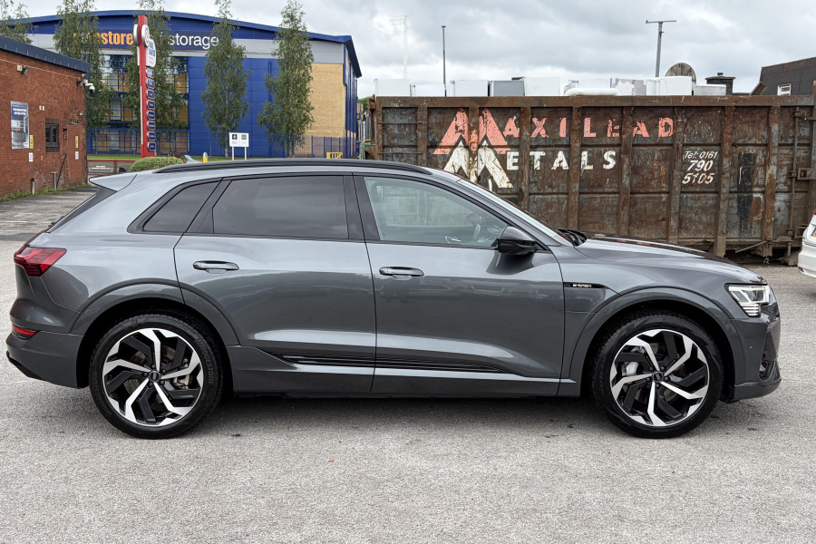Audi E-tron 